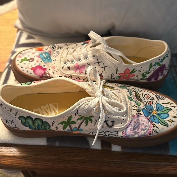 Custom Vans. Hand painted with different artwork - Picture 3 of 7